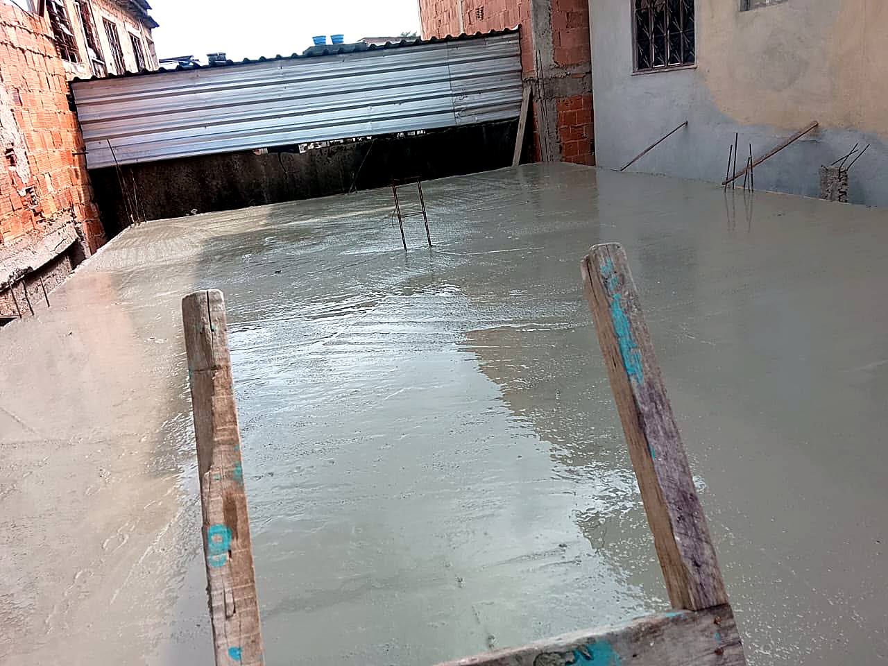 Laje pronta após concretagem